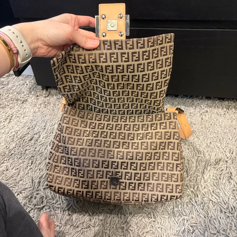 FENDI Zucca Mama Baguette Beige and tan - Picture 6 of 16